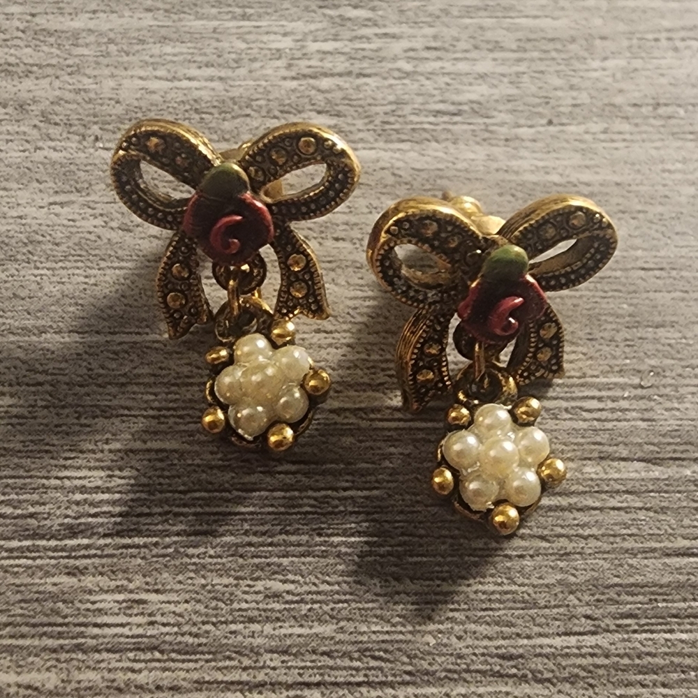 Elegant Gold and Pearl Bow Earrings